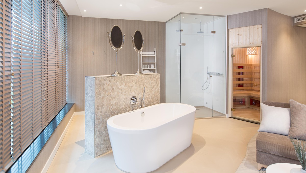 Whirlpool in the Wellness Suite of Hotel Veenendaal